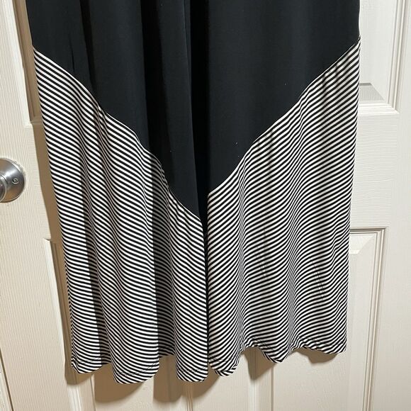 Chicos Blocked Striped Maxi Dress Black and White Pull Over V Neck Size 1 Medium - Picture 4 of 15